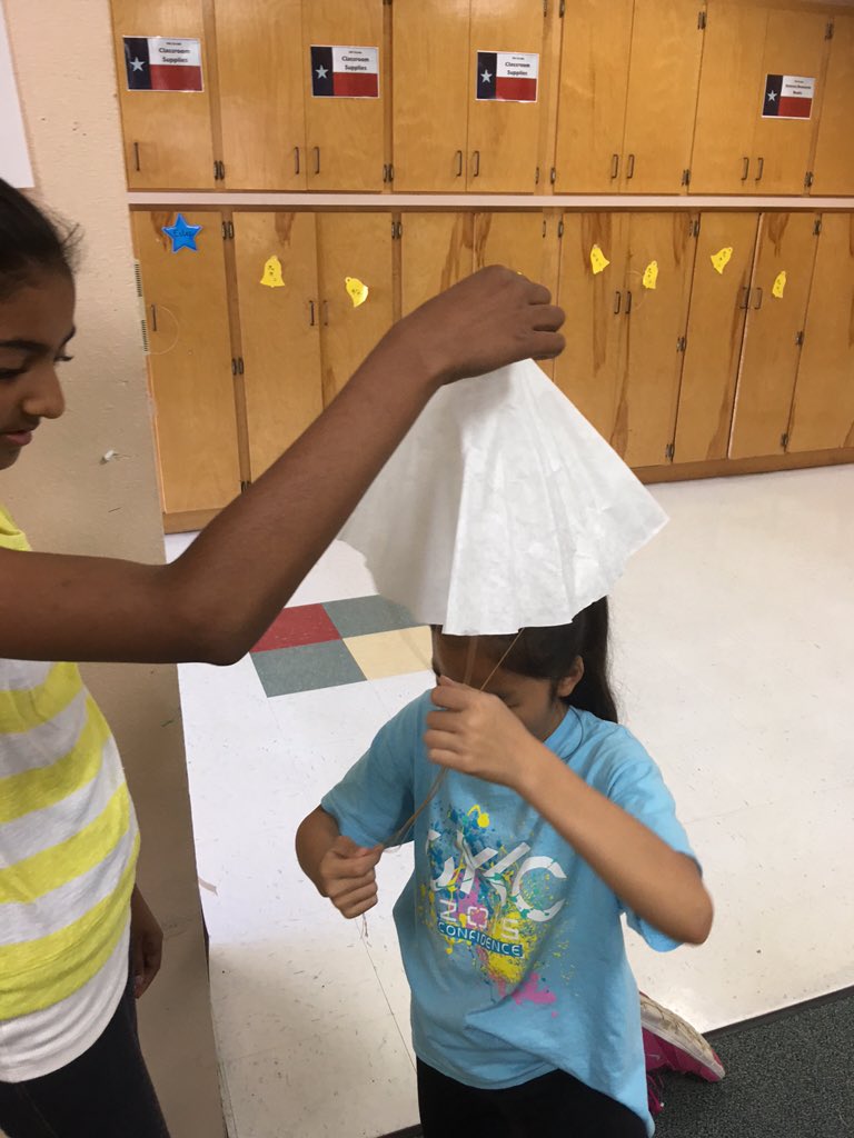 SkaggsMukherjee's tweet photo. Building parachute to test drop speed @SkaggsElem #skaggslearns https://t.co/GcNnsyxwSK