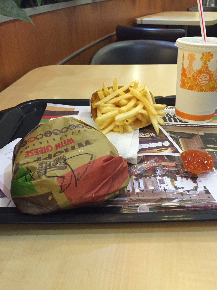 AWS_Store's tweet image. Tak kancani kene min @ShoesAndCare Piye weekendmu? Admin sendirian makan burger 😞