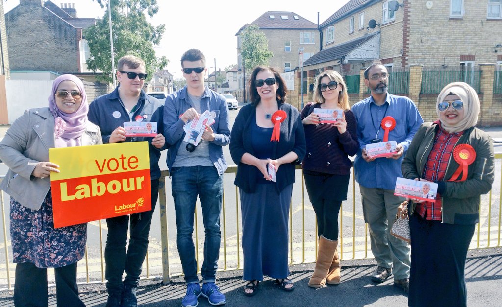 At the school gates in Green Street with @lynbrownmp #GOTV #ReadyForKhan #VoteLabour #Newham