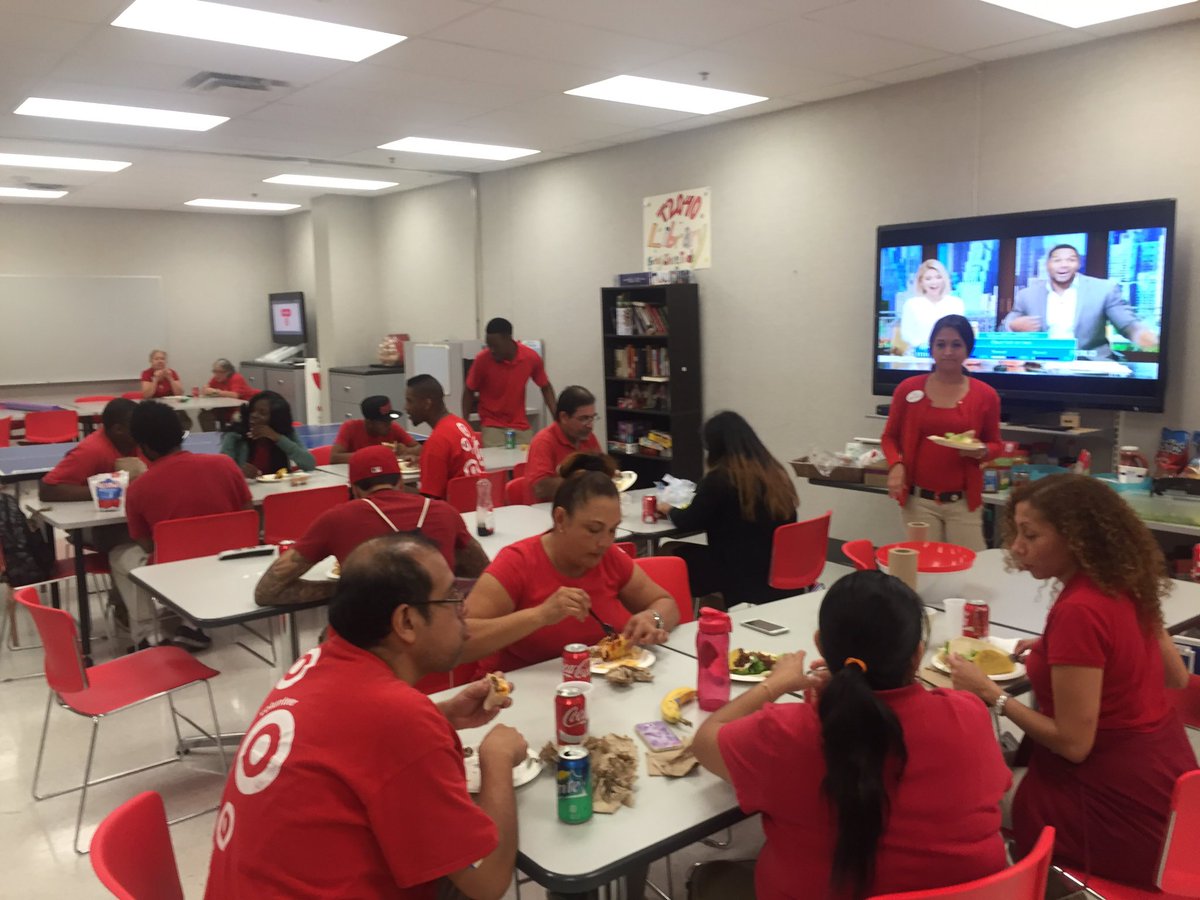 Karla9289's tweet photo. Cinco de Mayo at T2040 featuring ETL Mike's Famous Tacos!!!! https://t.co/epe4Sz7wbD