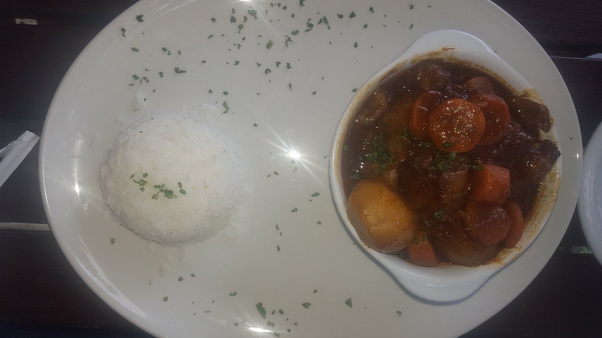 WilnaIce's tweet photo. @TheBlueCraneBar Was vir middagete 26ste Apr by julle,die lekkerste #Oxtail en #Lamskerrie ooit geeët👌#PragtigePlek https://t.co/K9dWlR7TXS
