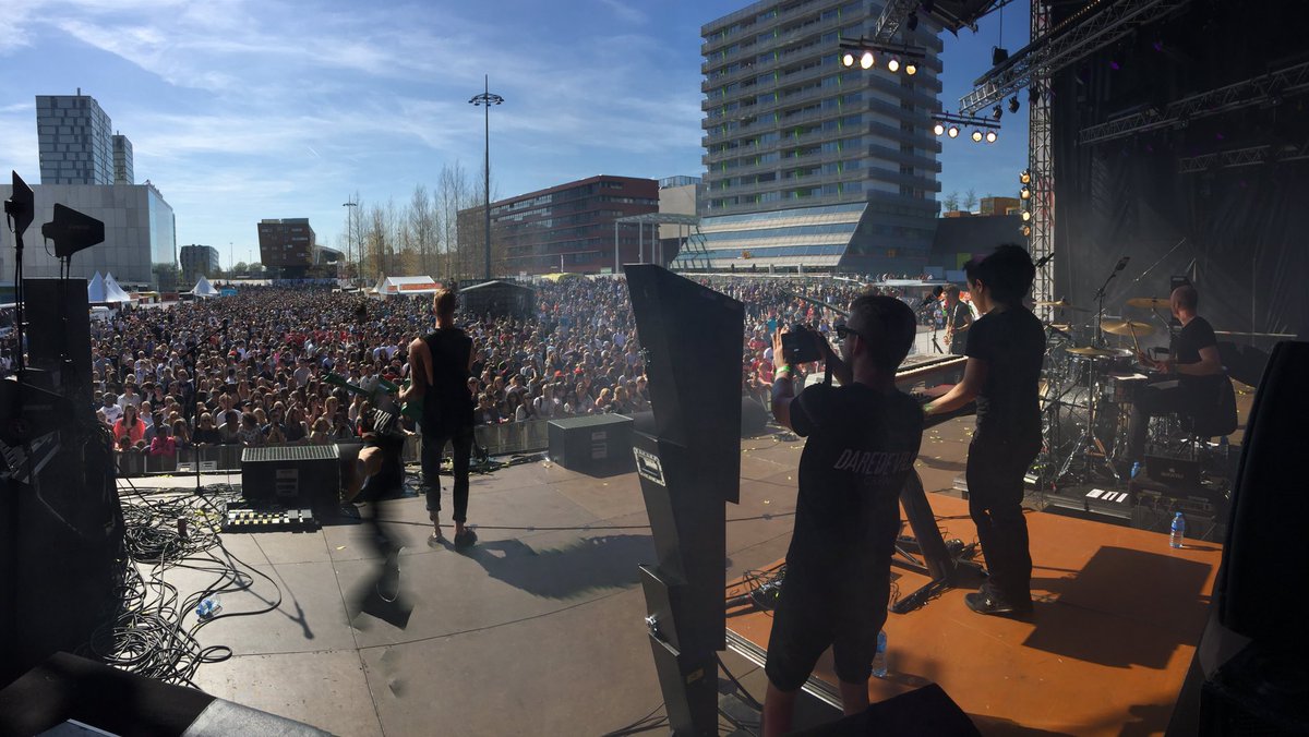 De Esplanade gaat uit z'n dak met nu de Daredevils op het podium! #BFF2016