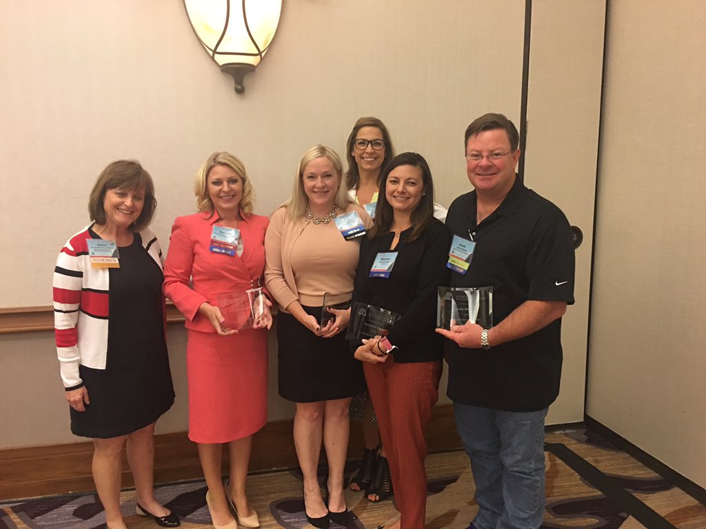 _AAED's tweet image. Outgoing board members honored. #aaedspringconference @ScottsdaleEcDev @azcommerce @Kim_ShapiroAZ @mai_mai_01