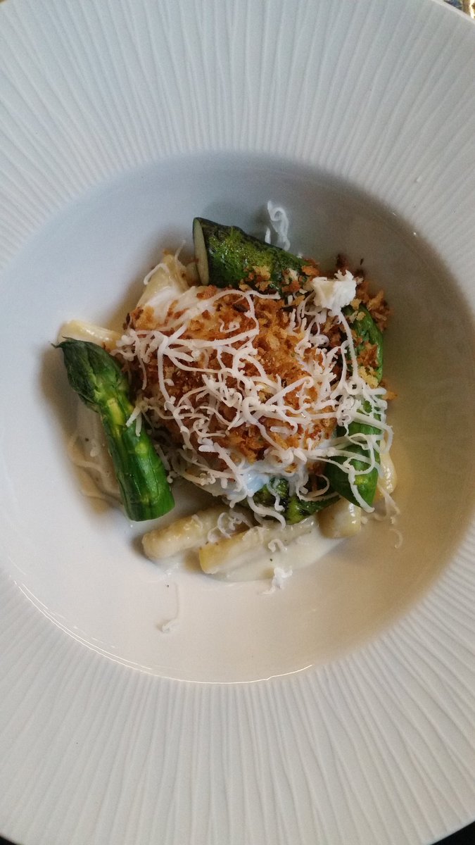 sofieboddy's tweet image. British asparagus, hand-rolled cavatelli, slow cooked egg &amp;amp; goats cheese - @AdelinaYard #AsparaFeast @BritAsparagus