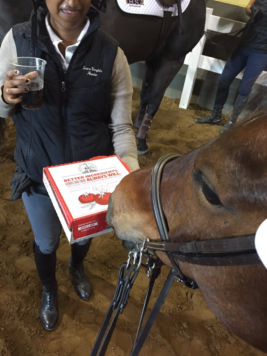 VTET_Hunter's tweet photo. @PapaJohns our #vtet horse Kwill loves your pizza at #IHSANationals https://t.co/hnnVUkfiza