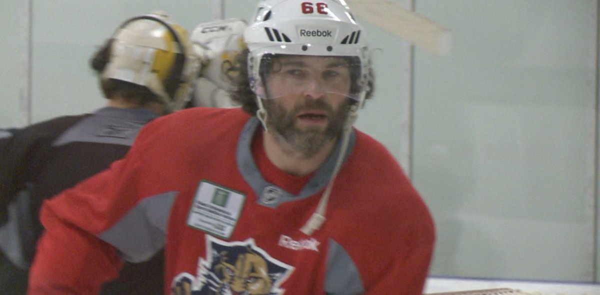 PANTHERS BRING BACK JAROMIR JAGR: @FlaPanthers re-sign @68Jagr - #FlaPanthers details here bit.ly/1rY4MR7?utm_me… https://t.co/USlrSLWTlX