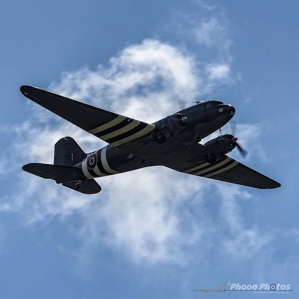 DeltaBravo33's tweet photo. Instagram : by phoon_photos - BBMF Douglas Dakota ZA947 "Kwicherbichen" #RAFConingsby 27/04/16 #PDA2016 #C47 #Dougl… https://t.co/hJEaeTC0MF