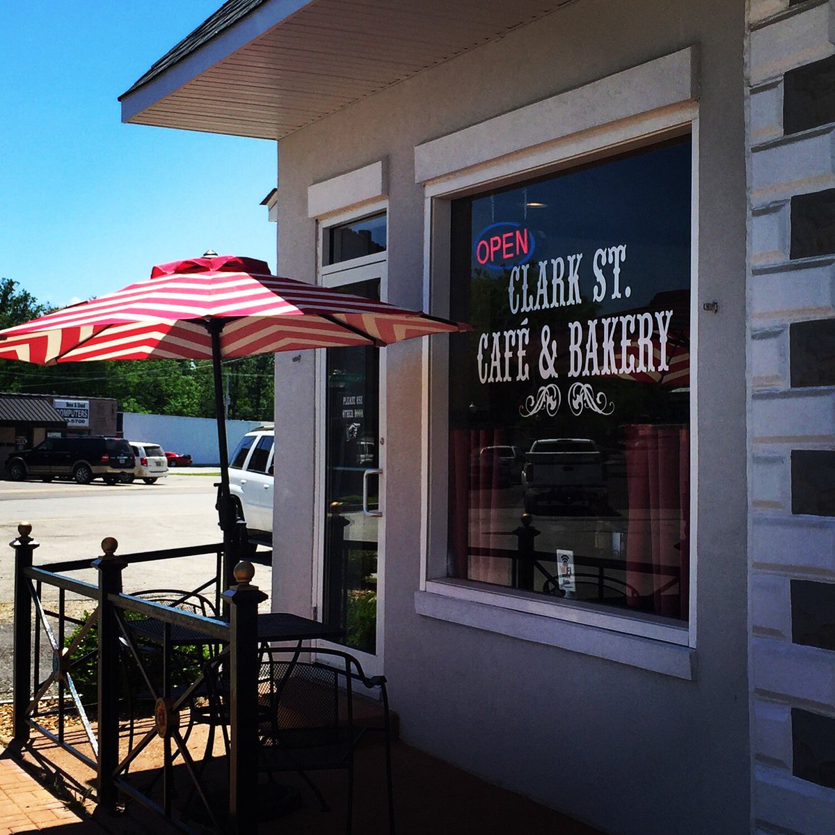 UncoverRolla's tweet photo. Hopped over to Clark Street Cafe and Bakery for lunch! #roadtrip #sullivanmo https://t.co/IuyFvgAZ0F