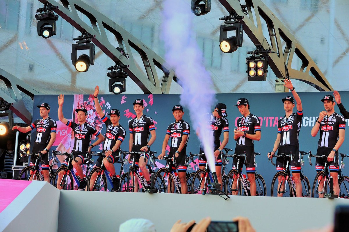 We are ready for the 99th #Giro! Team presentation gallery here: teamg-a.com/1T3O3rx.