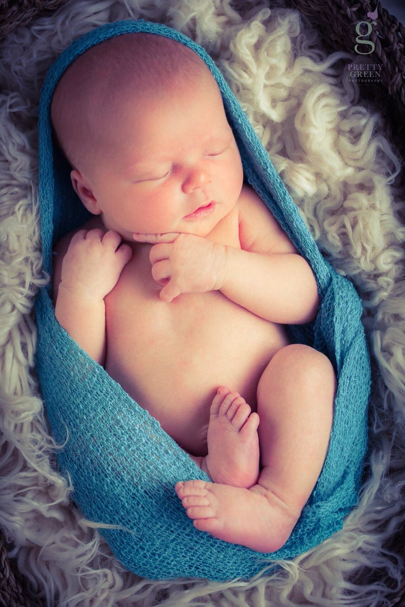 Sleepy boy 🤗 #newborn #photography #PrettyGreenPhotography #sthelens #Liverpool #NorthWestHour