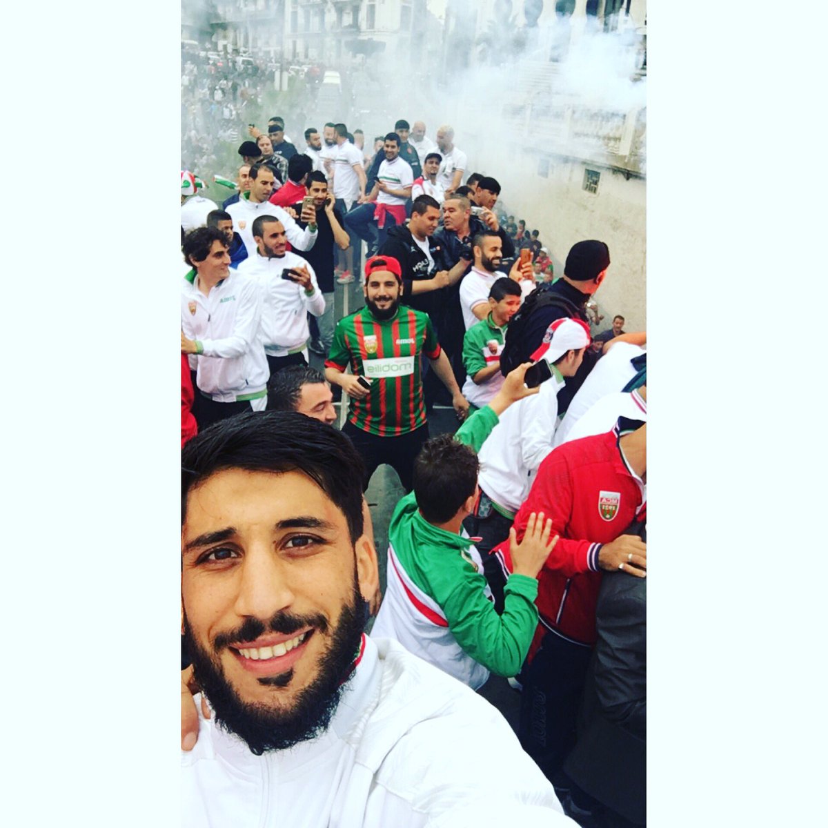Karaoui14's tweet photo. Défilé ..Moments spéciaux en présence de mon petit Frere 💚❤️🏆🇩🇿 
#teamkara14 #teamMCA #MCA #hachoud #cup #chnoua https://t.co/nGh6hr7OBW