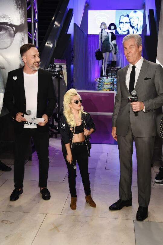 artpop_btwlg's tweet photo. She looks really tiny without heels!! #TinyGaga https://t.co/0mET9I9nyK