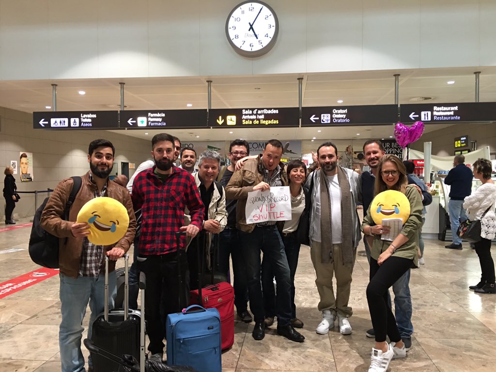 interdigitales's tweet photo. =) RT @ana_diazdelrio: Ya tenemos aquí a 1/3 de #QuondosRecord! 😊😂 #VIPShuttle @c_isabelromero misión cumplida 💪🏻😜 https://t.co/N0s3VcUieG