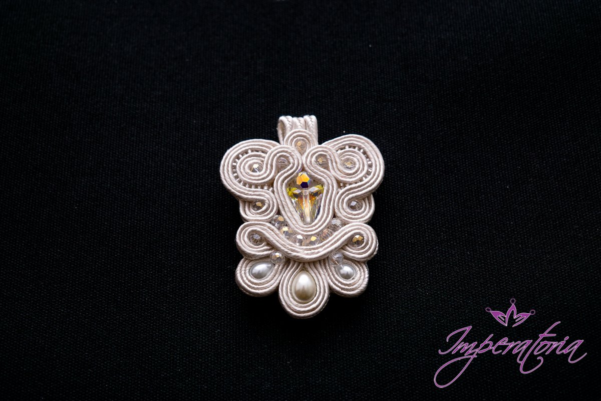 Imperatoria's tweet photo. Pandantiv si butoni in tehnica soutache.
#imperatorialuxuryhandmade
https://t.co/Bw9HYkdo3o https://t.co/YifLc2lHRA