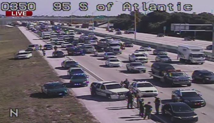 Bank robbery suspect stopped and arrested after short pursuit on #I95.  bit.ly/1YaQ0jY https://t.co/InMNlDPIjn