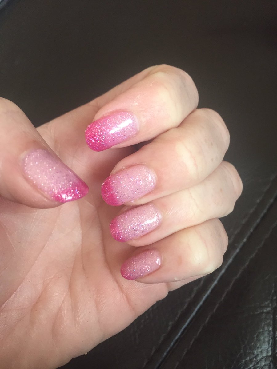 jenniercurtis's tweet photo. Love my colour changing nails #nails #colour #heatchanging https://t.co/qgCbZAjgj1