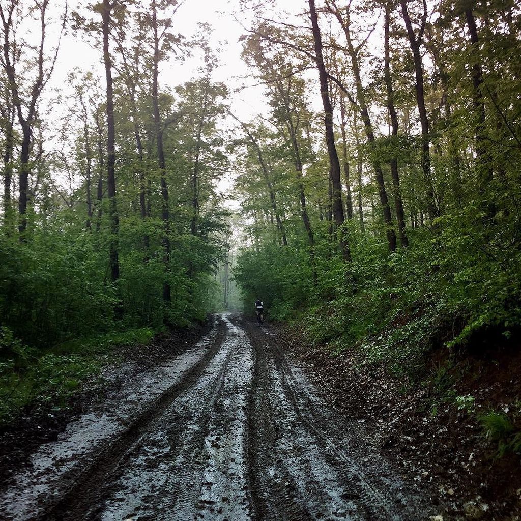 twotoneams's tweet photo. Terrain &amp; weather got a little grim. #hoyvulpine rain jacket came in handy! 💩💦🚵 #vulpineri… https://t.co/0TeyoUtZc4 https://t.co/iTQOkAu0vh