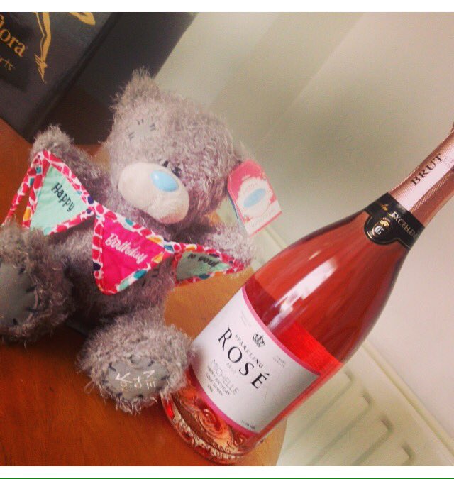 OGMissBombShell's tweet image. Early birthday pressie from @xweesarahxxx 🎈🙈 so adorable thank you so so much you're too good ❤️