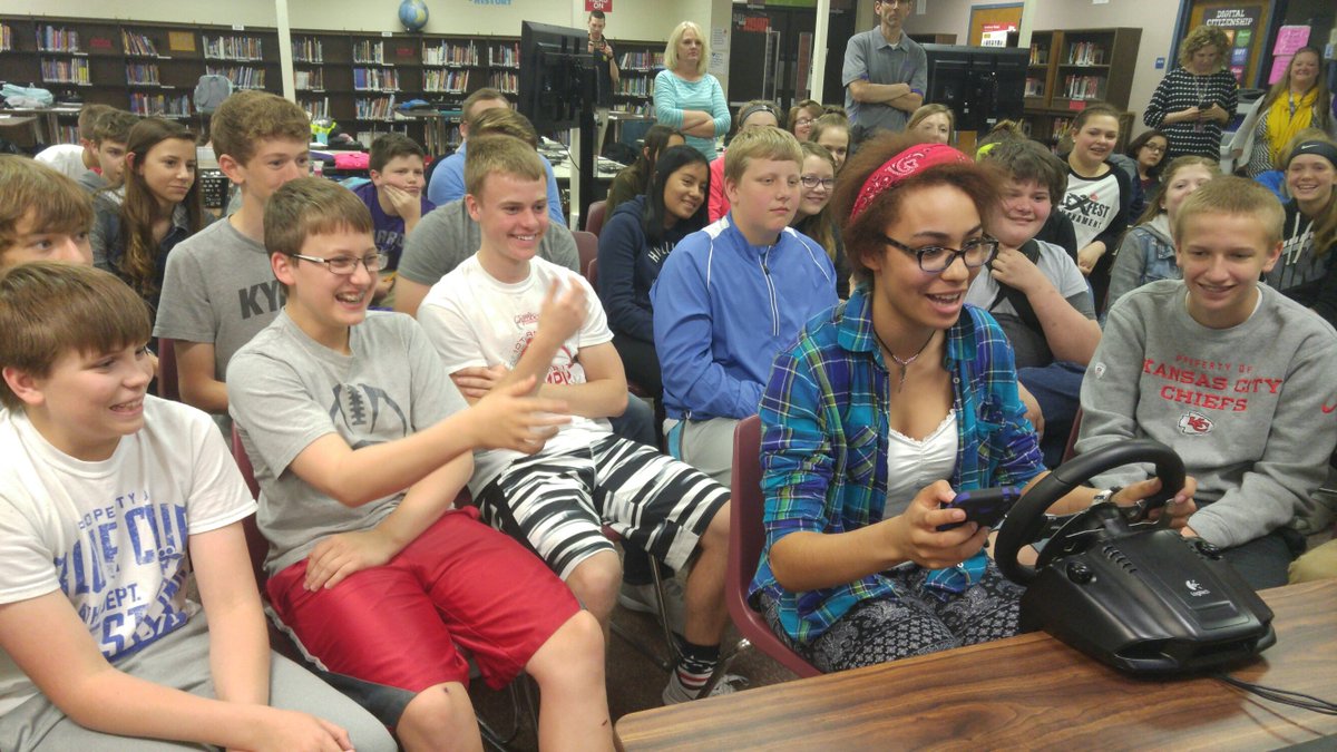 SaferSimUTC's tweet photo. 8th grade science students from @NorwalkSchools learned about STEM and safety yesterday! #AmazingUTCs #SaferSim https://t.co/n0DcVklLLH