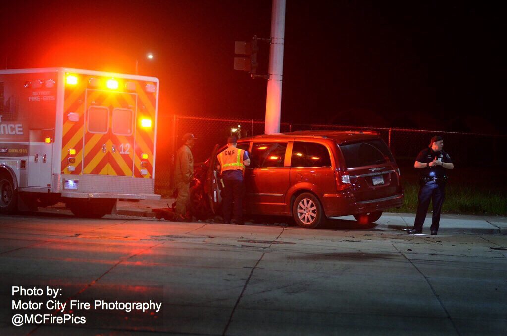 Detroit_Medic's tweet photo. Thanks to Motor City Fire Photography for sending in this shot of Medic 12 working an MVC. #DEMSStrong https://t.co/DDB1fhEyfA