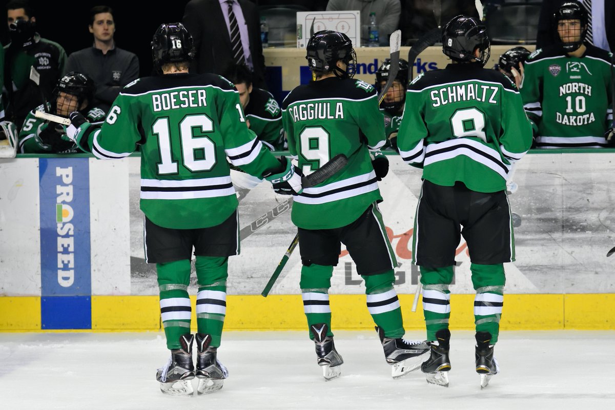 UNDmhockey's tweet photo. #TBT to these guys. Photo by Russell Hons Photography (@russpi) #CBSline https://t.co/K4CvNv4PNl
