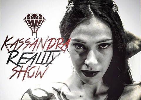 Falcının kehaneti ve kesişen hayatlar KASSANDRA 14 Mayıs'ta <a href="/entropisahne/">Entropi Sahne</a> de> tiyatro.guide/event/kassandr… <a href="/demtiyatrodem/">Tiyatro D.E.M</a>