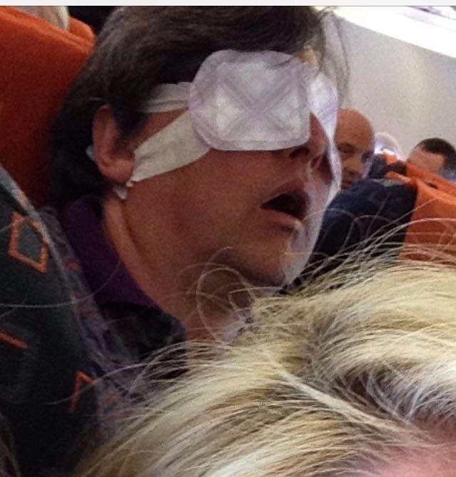 paulduffy_'s tweet image. @SleepyCommuters #InsanitaryTowel 😴🙈