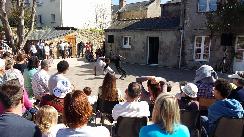 Plagesdedanse's tweet photo. Foule au Jardin Lesage pour Extension avec Amala Dianor et Jr Bosila https://t.co/2Xon4WnNso