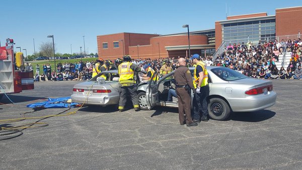 NBCUSD200's tweet photo. Mock Accident at NBHS today. #soberprom #dontdrinkanddrive https://t.co/9KEDr9QyK7