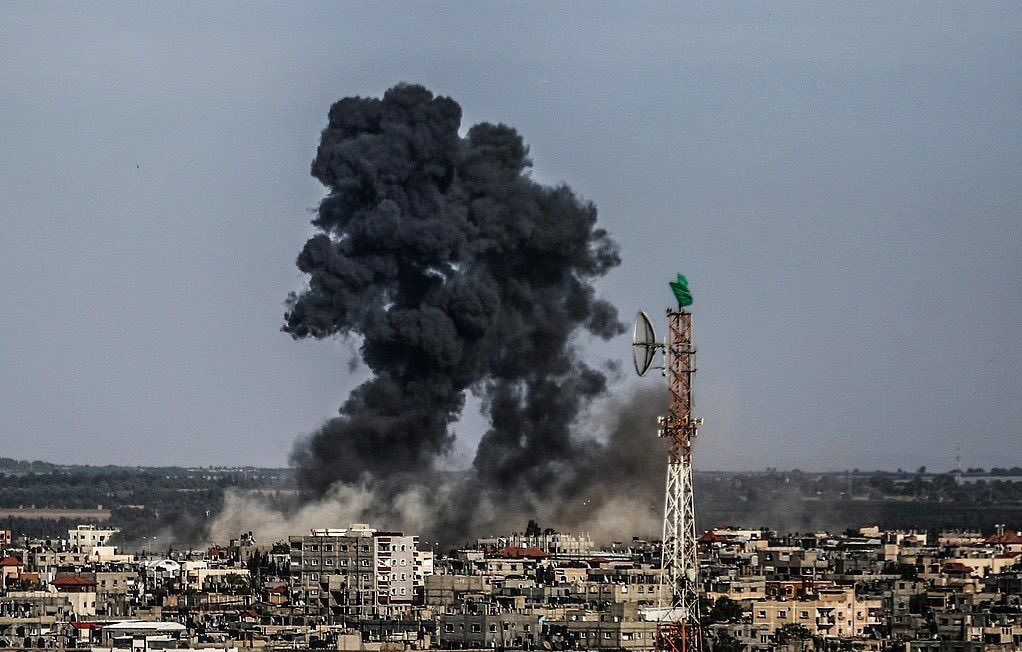 IsraelBreaking's tweet photo. Photo: Israeli airstrike hits Hamas site in Gaza today. Total of 13 targeted in past day following Hamas attacks. https://t.co/weqyGg8vA6