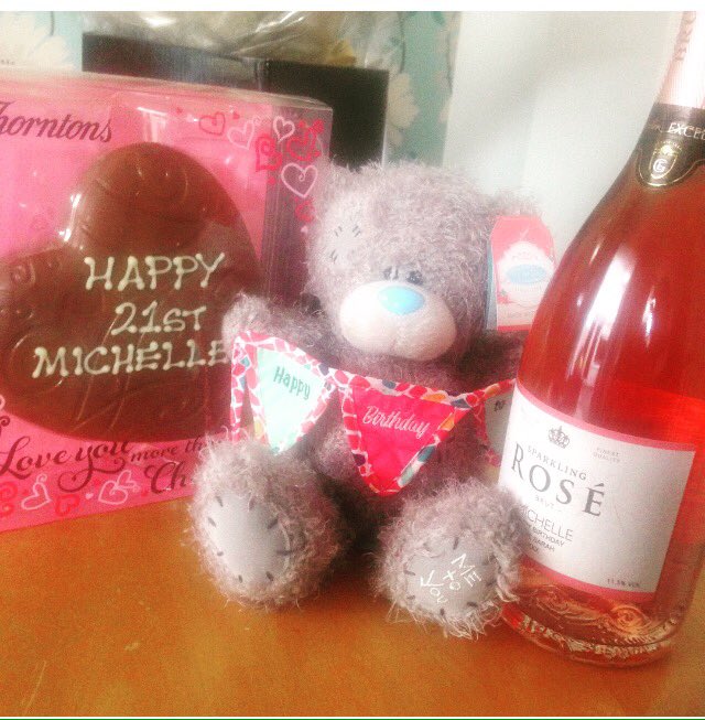 OGMissBombShell's tweet image. Omg aand chocolate @xweesarahxxx 😱😱 in looooooove ❤️❤️❤️❤️