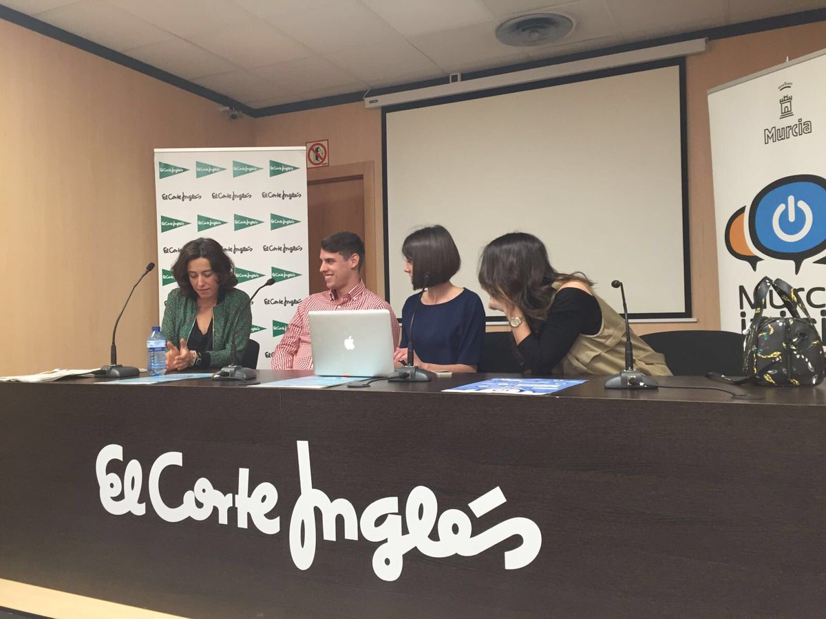 ShopperMagazin's tweet photo. Maravillosa mesa redonda sobre emprender en moda @FELER_ @Titisclothing @ClauCou @VictorGuindo @Mariahuertas8 🔝🔝 https://t.co/qDiobZVGwM
