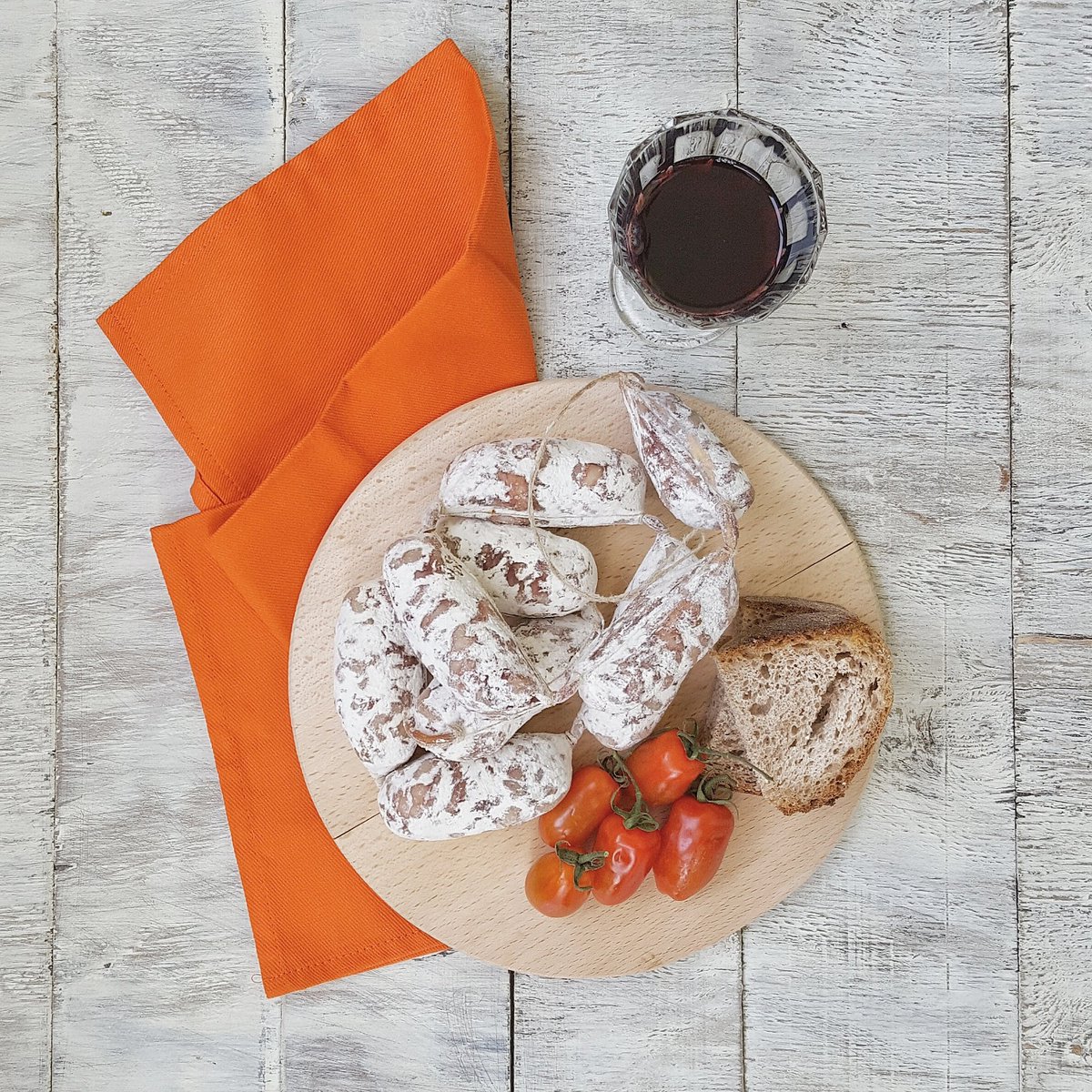 Io sono pronta per l'aperitivo con i salamini pic nic, che già dal nome mi piacciono un sacco.