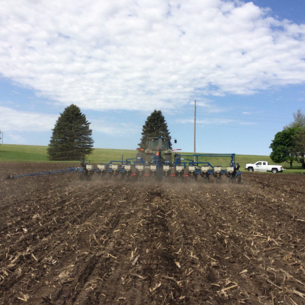 thedops's tweet image. Great day to plant a soybean test plot #keycooperative #Asgrow
