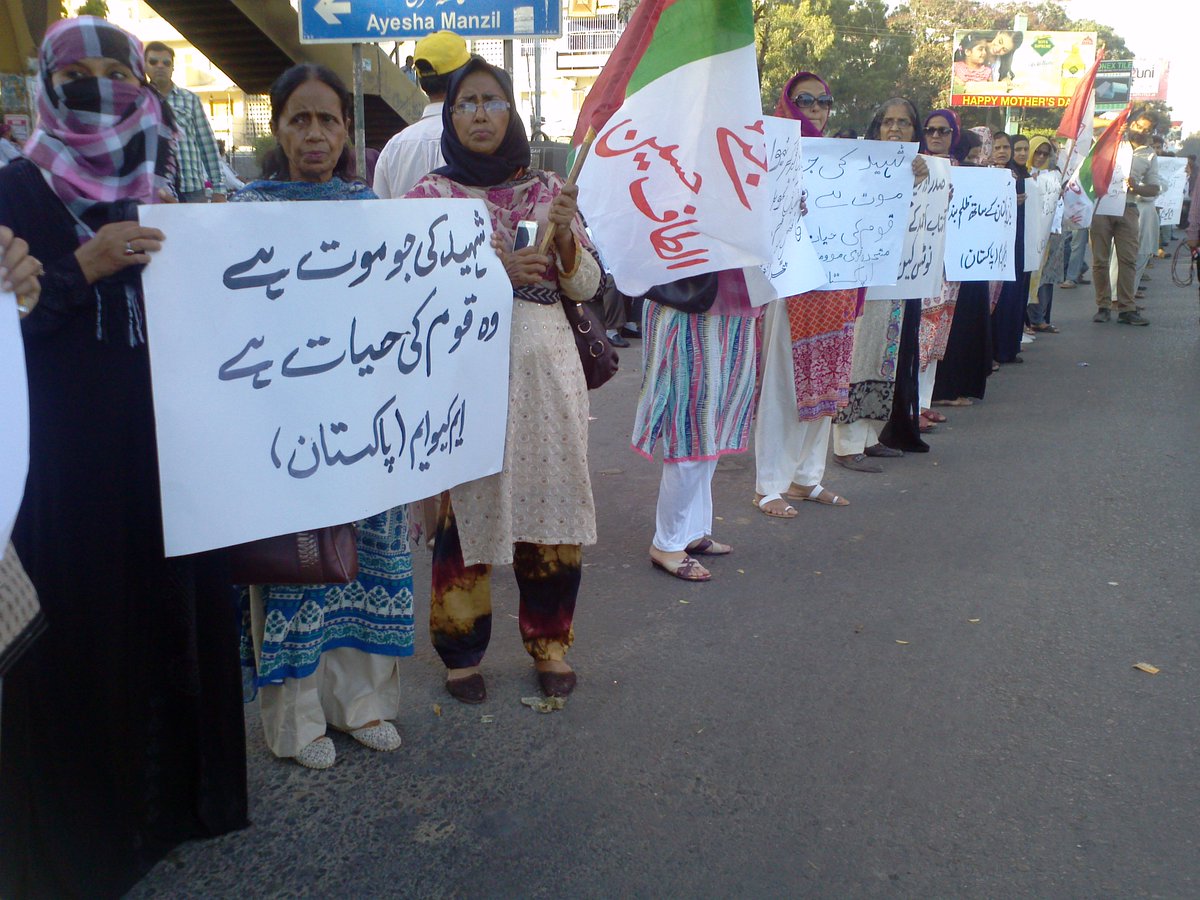 syedwahmed20's tweet photo. Protest against the brutal killing of #AftabAhmed Bhai @ #HasanSquare.
@azizabadi @MfarhadMQM @QureshiMuzammil https://t.co/DkuxAKWmKt
