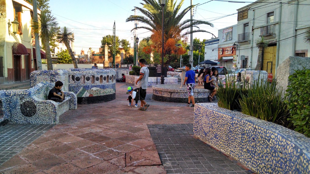 _oskarguerrero's tweet photo. Querétaro, nuestra ciudad, es una suma de ciudades. #defensaalacalle #tkdurbano #queretaro #jardindelosplatitos https://t.co/L3BzAn2zly