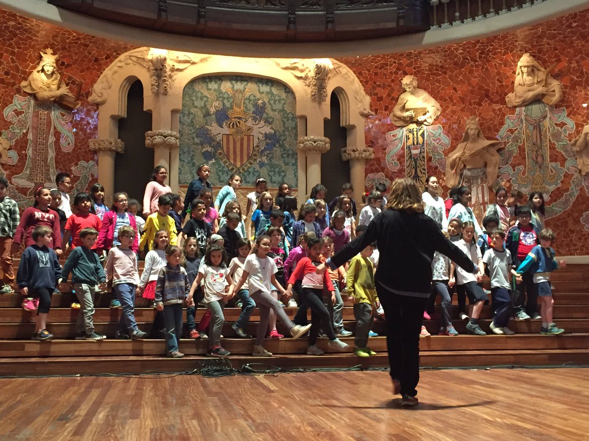 PalauVincles's tweet photo. Assaigs pre-generals previs al concert #UnMónDeCançons a l'escenari del @palaumusicacat https://t.co/2ZAyhGDkFh