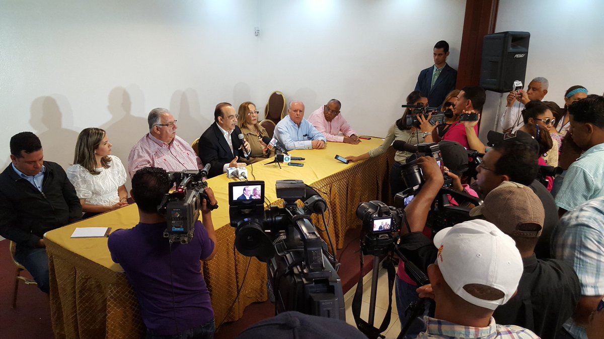 QuiqueAntun's tweet photo. Esta mañana compartiamos en Rueda de Prensa con los candidatos de La Nueva Mayoría en Santiago. https://t.co/is8ojWoFMC