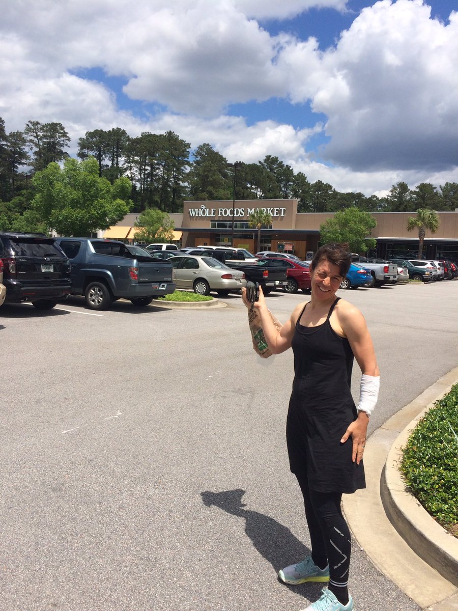 agracepdx's tweet photo. Getting turnt at whole foods #WhatIsTiffDoingRightNow #defendingherplasticbags https://t.co/jGdWD4hjLA
