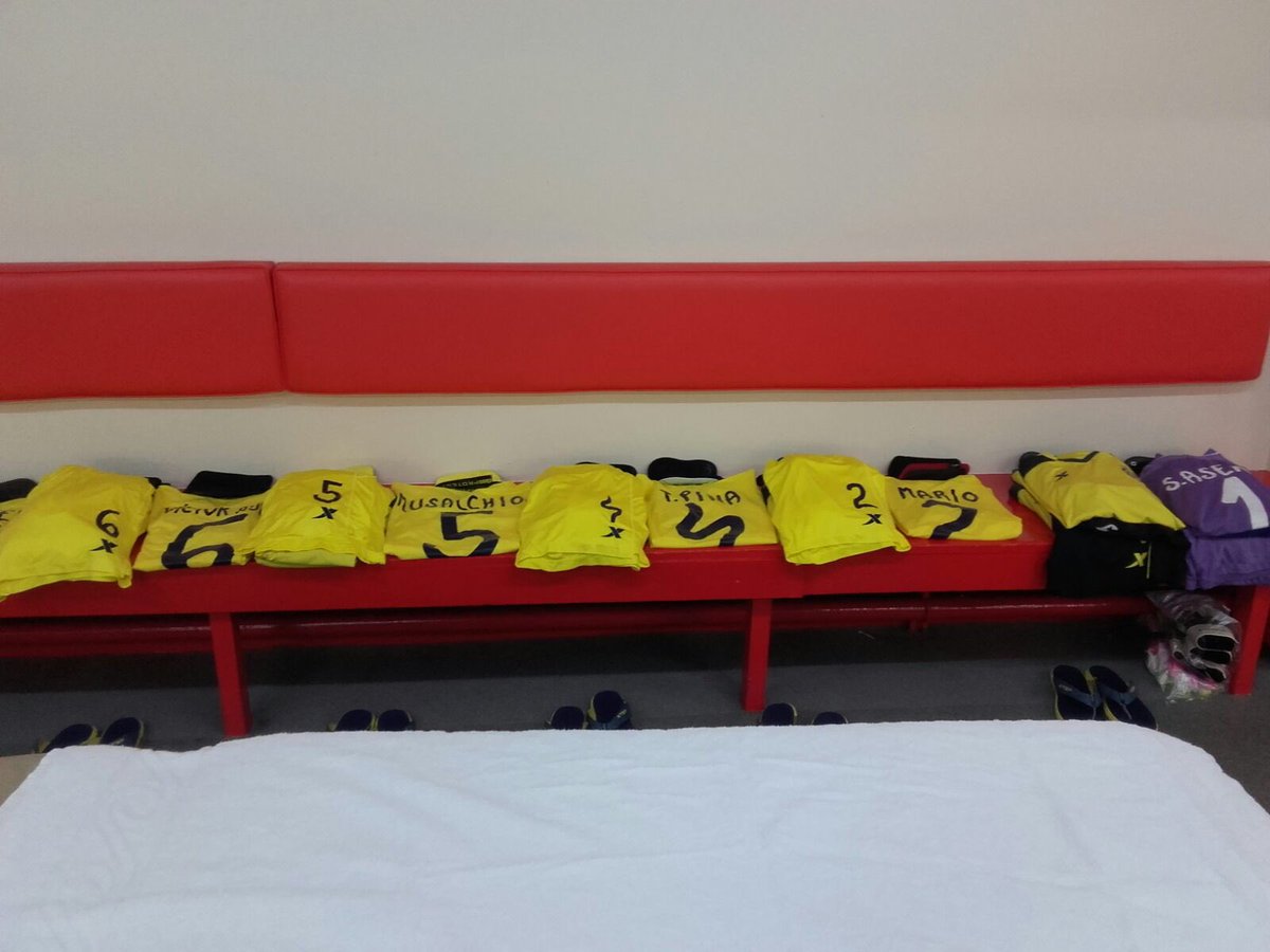 VillarrealCF's tweet photo. Nuestro vestuario en Anfield ya está preparado. Hoy queremos seguir haciendo historia groguets. #TogetherToBasel https://t.co/iozayx606M