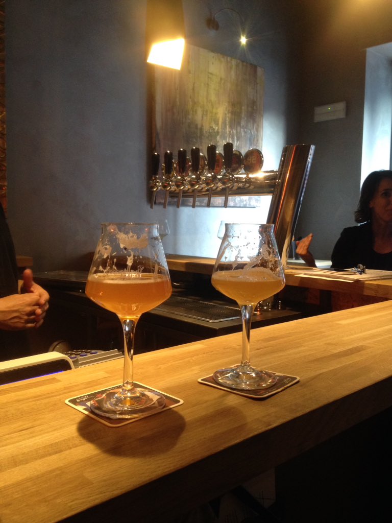 fedemacc's tweet photo. #beergallery, nuovo micro-pub con più birre che metri quadri in #zonatortona a #milano https://t.co/4aTaTUSZX7