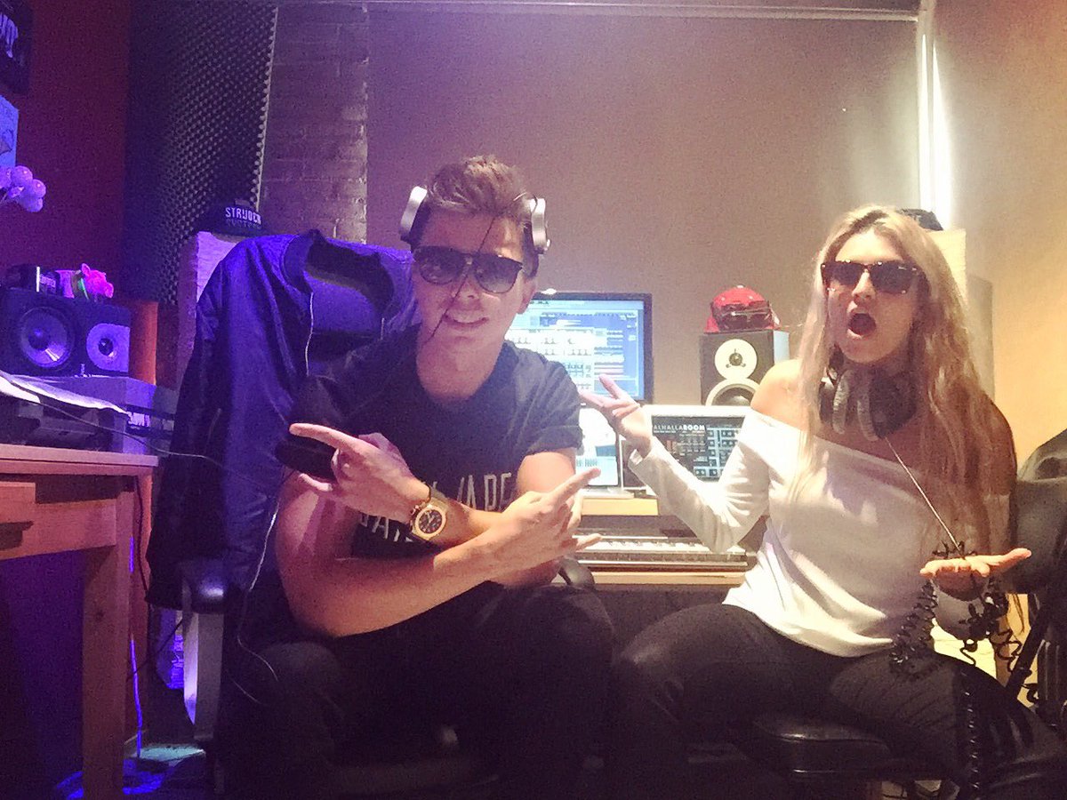 PHINIXOFFICIAL_'s tweet photo. Awesome Day in the #Studio with #TomFerro making new #Music https://t.co/UGqdJTeFGm