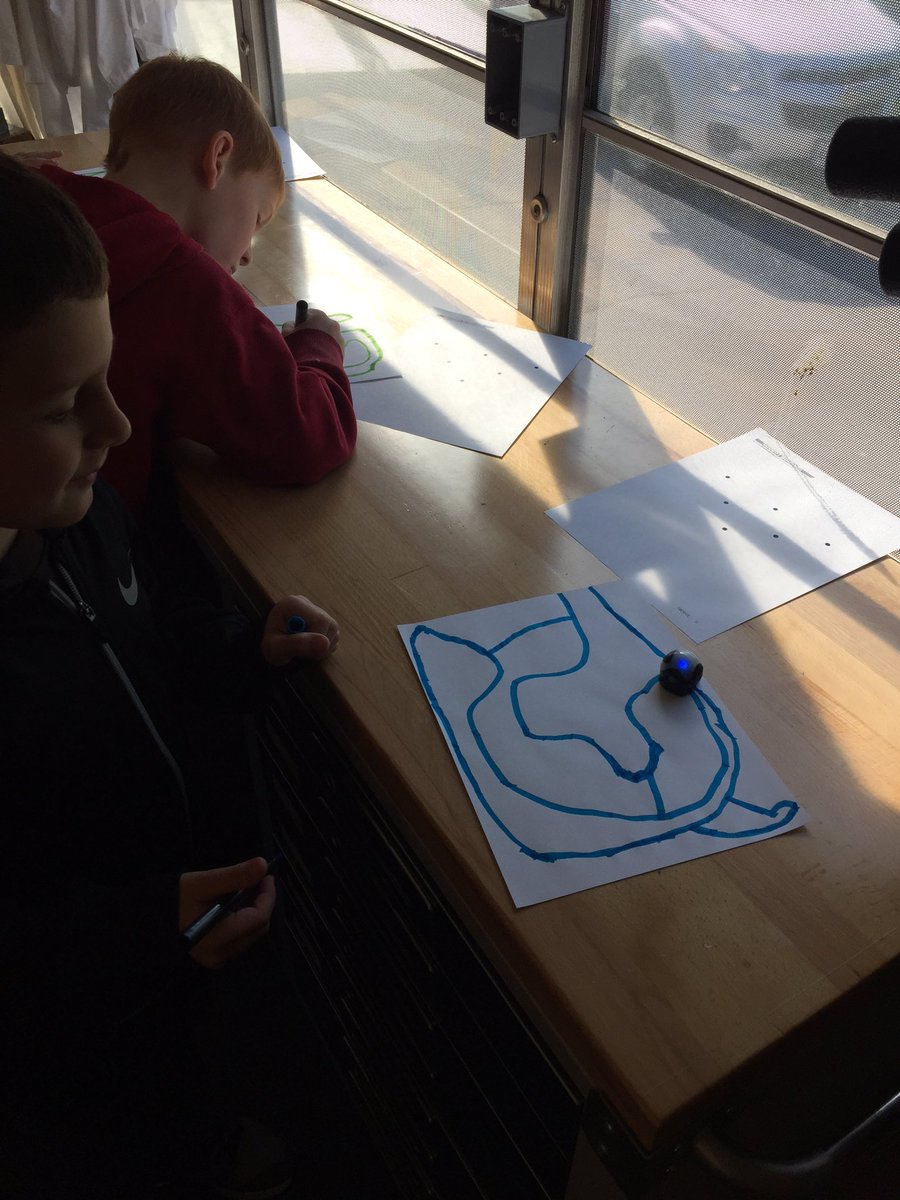 msreimler's tweet photo. #OzoBot fun! #STEAMBus #cpsbest https://t.co/yJBPXWLCS1