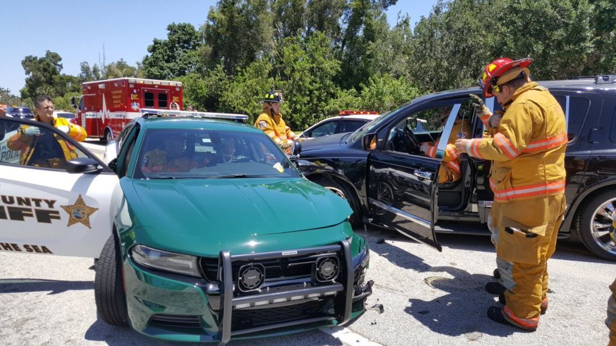 #BREAKING Deputy taken to hospital after Plantation crash bit.ly/1rwEh4X?utm_me… https://t.co/34HDcISj5c