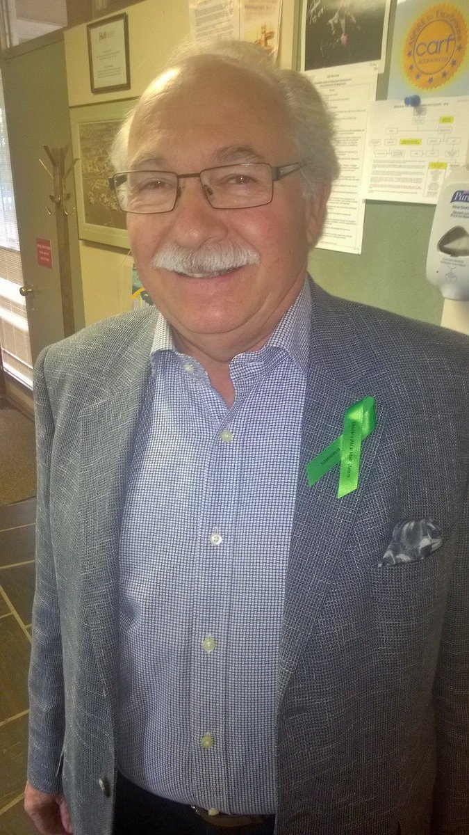 hullcalgary's tweet photo. @LouZaganelli wearing his 2016 Children's Mental Health Awareness Day ribbon. #YYC #OneInFive https://t.co/z2wSuoeWm0