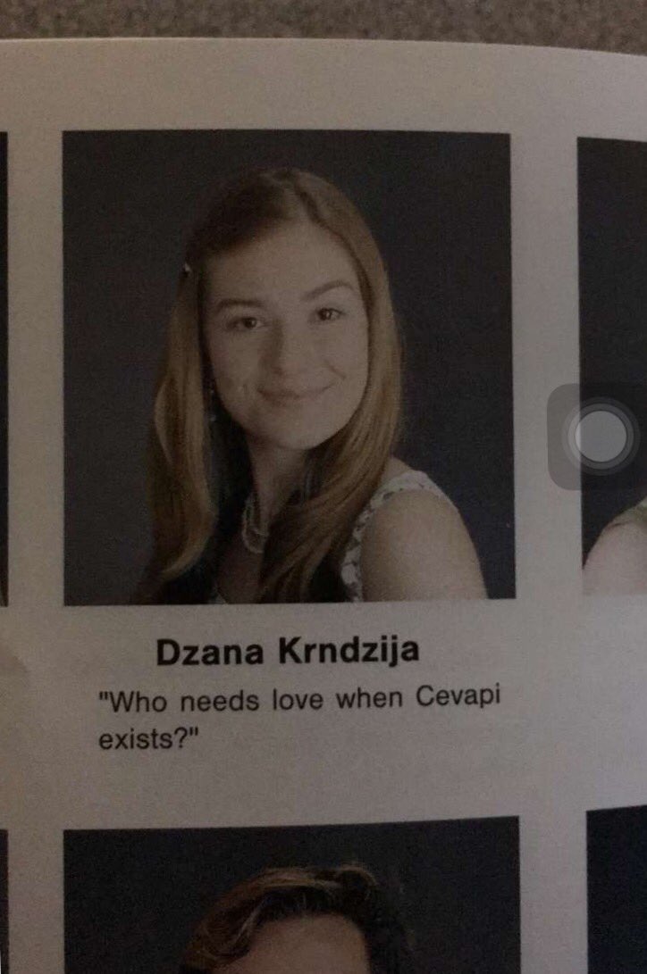 rozesuze_'s tweet image. Best senior quote out there✌🏻️