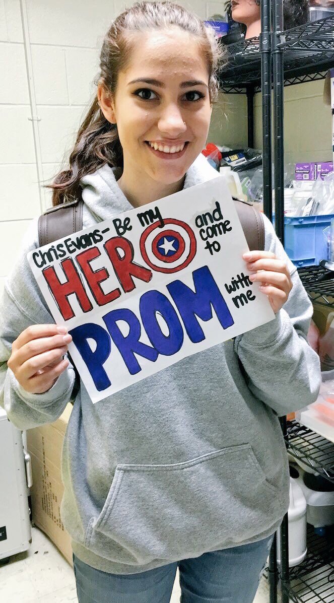 HI GUYS PLS HELP SPREAD THIS AROUND RT/QUOTE PLS HELP ME GET @ChrisEvans TO SEE THIS THANK YOU SM #TeamCap #CivilWar