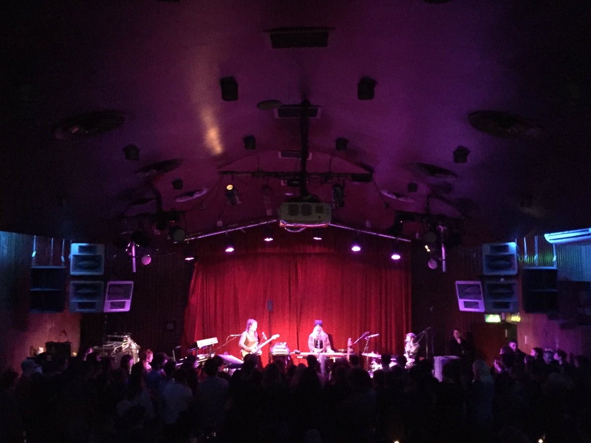 HermitageGreen's tweet image. Loving @WyvernLingo before @HiatusKaiyote tonight. Seriously talented musicians  🙌🏻🙌🏻🙌🏻🙌🏻 #subside