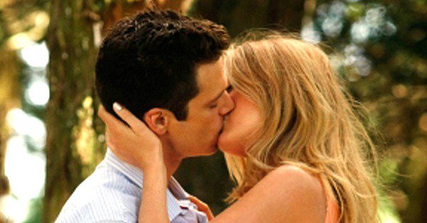 eonlineTV's tweet photo. Is a Gossip Girl reunion in the works?! We investigate: https://t.co/N4T5DWeLT2 https://t.co/EeIDnlBWHH