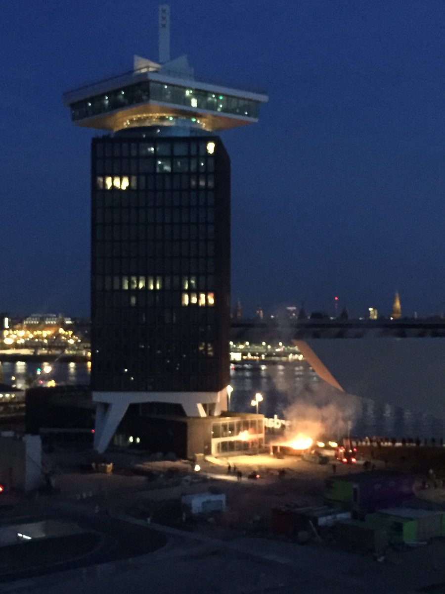 ietjed's tweet photo. Flitsende actie van de brandweer van #amsterdam #eye #A'dam @AT5 https://t.co/9Z8bBXvodA